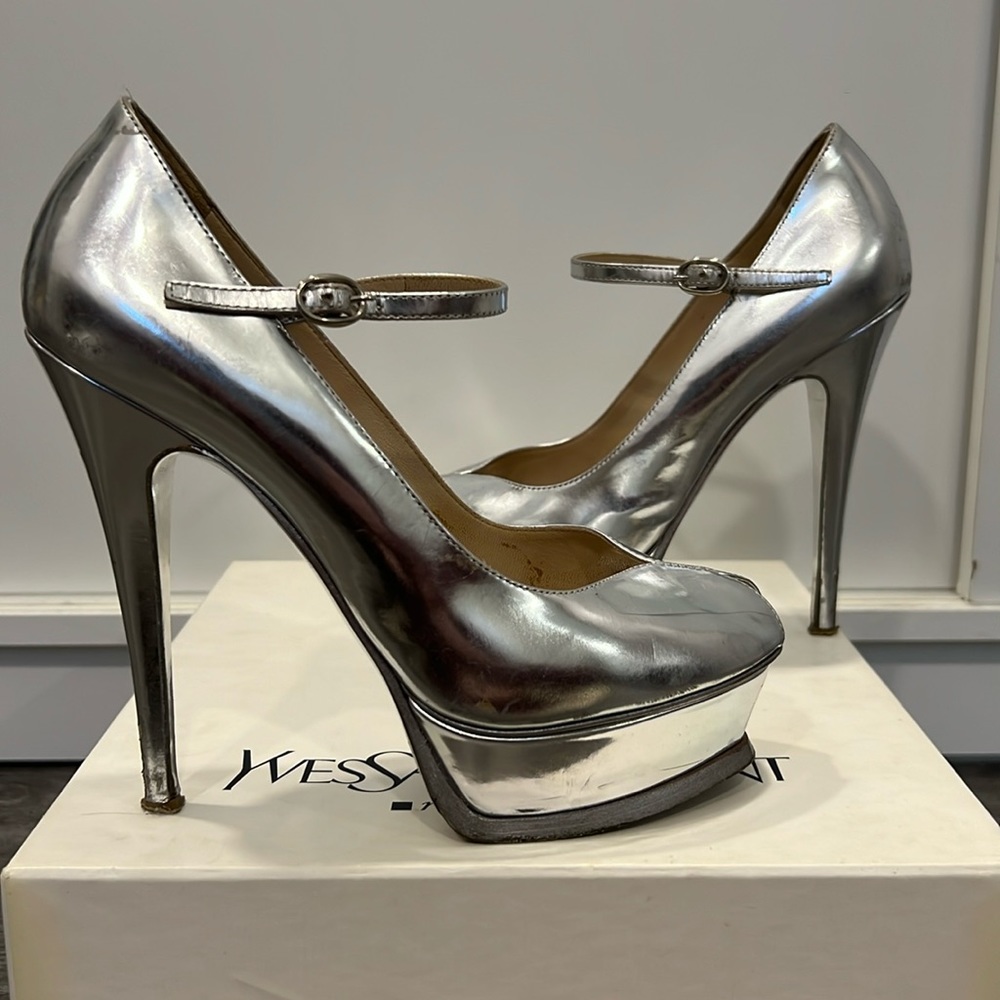 Yves Saint Laurent Silver Patent Leather Pumps